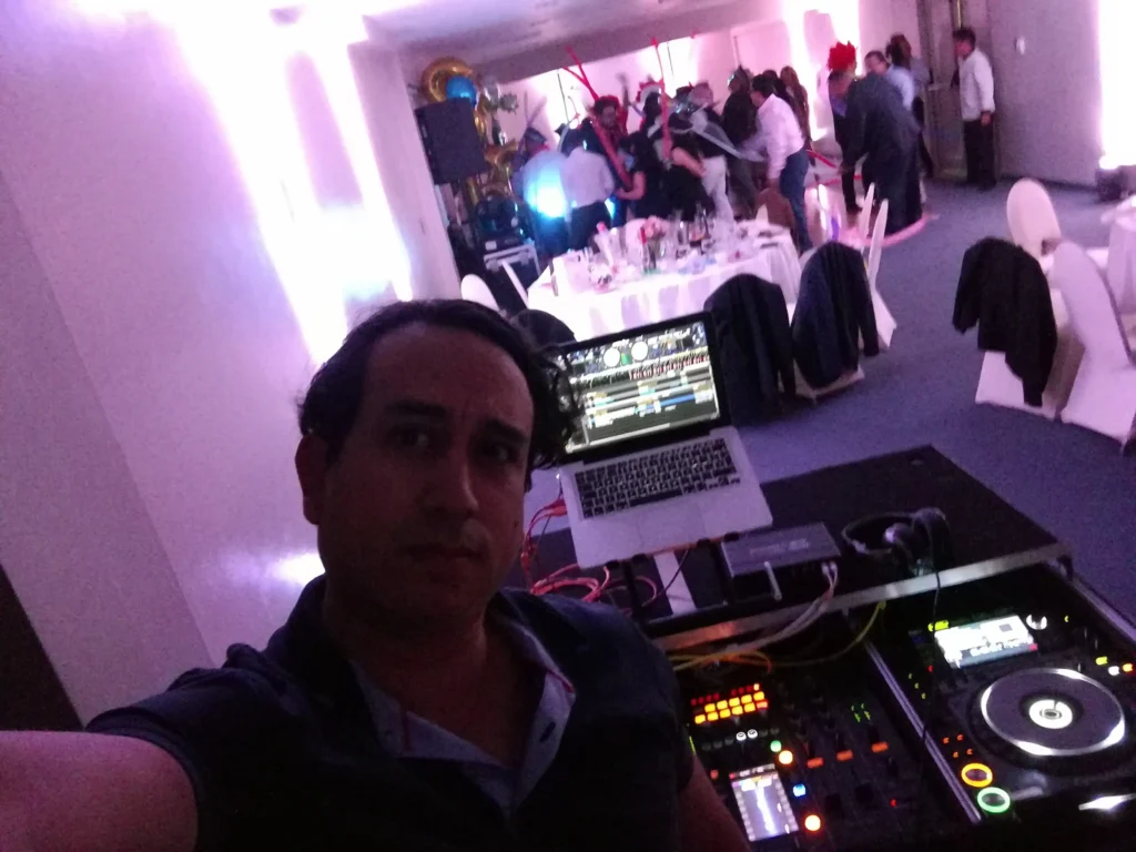 DJ Fabrizio Castillo I. | Corporativo